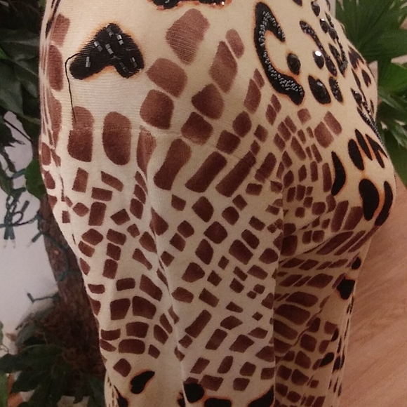 ANIMAL PRINT TOP - Picture 3 of 8